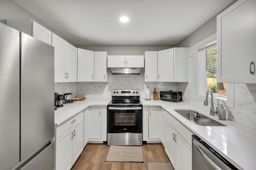 4 Bed Moroccan style,min to UNC,Kids Essentials,Crib,next to Golf & restaurants