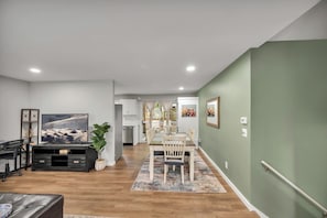 Interior - Kids Essentials, Packnplay, Near UNC, walk to Golf Essentials,Crib (Chapel Hill)