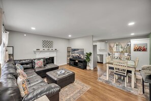 TV, fireplace - Kids Essentials, Packnplay, Near UNC, walk to Golf Essentials,Crib (Chapel Hill)