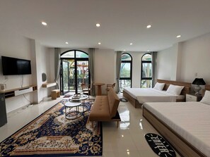 Superior-Vierbettzimmer, Balkon, Gartenblick | Schreibtisch, kostenloses WLAN, Bettwäsche