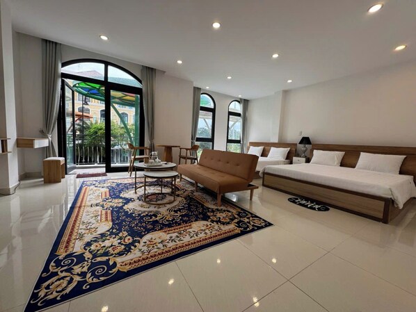 Superior-Vierbettzimmer, Balkon, Gartenblick | Schreibtisch, kostenloses WLAN, Bettwäsche