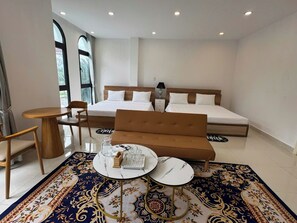 Firemannsrom – superior, balkong, hageutsikt | Skrivebord, wi-fi (inkludert) og sengetøy