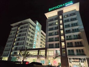 Room, 1 Bedroom, Balcony, Pool View | Exterior