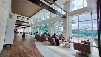 Room, 1 Bedroom, Balcony, Pool View | Ruang Istirahat