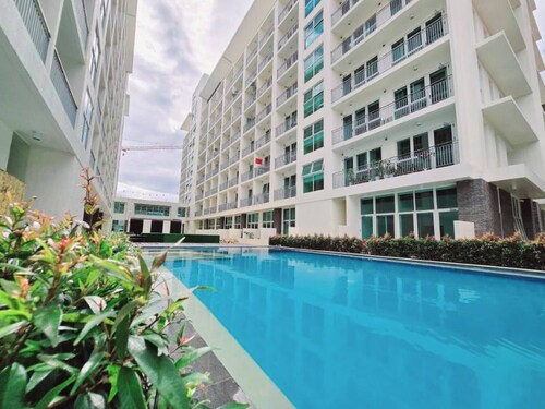Room-new Premium Condo at the Center of