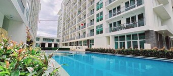Room-new Premium Condo at the Center of