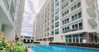 Room-new Premium Condo at the Center of