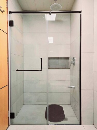 Room-new Premium Condo at the Center of