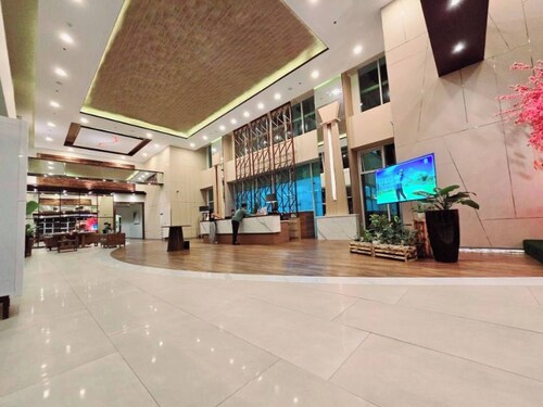 Room-new Premium Condo at the Center of