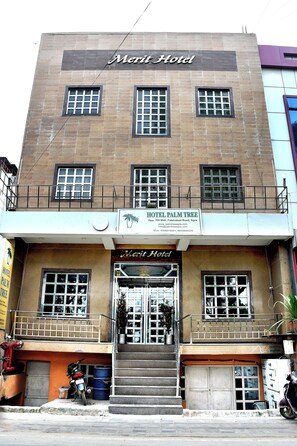 Fachada de la propiedad