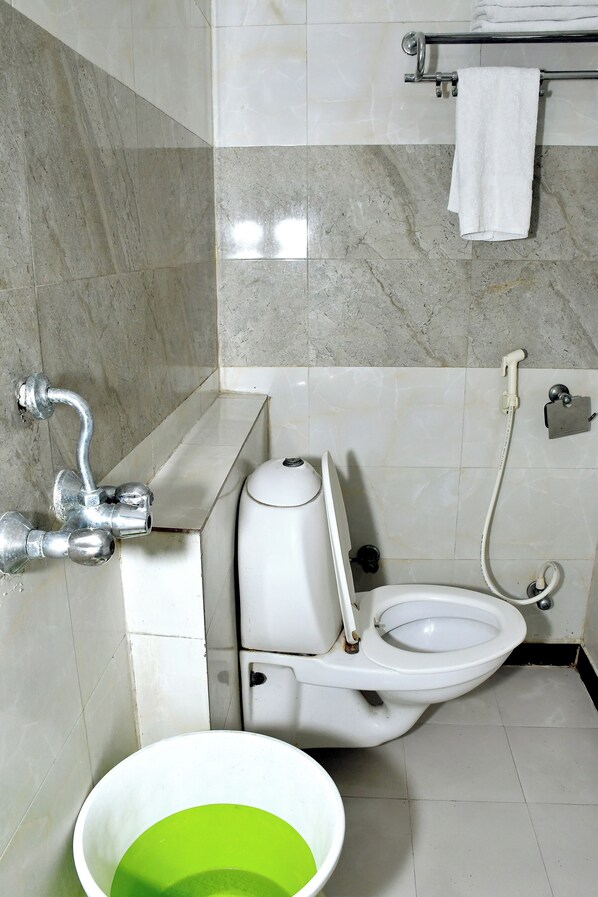 Deluxe Double Room | Bathroom shower