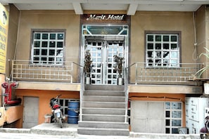 Front of property - Rajmora Marit Hotel Agra (Agra)