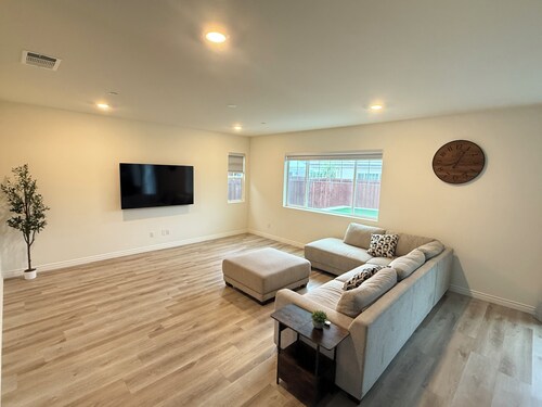 Gorgeous Home in Heritage Lake Community