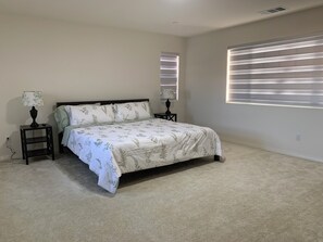 4 bedrooms, iron/ironing board, free WiFi, bed sheets