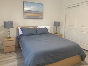 4 bedrooms, iron/ironing board, free WiFi, bed sheets