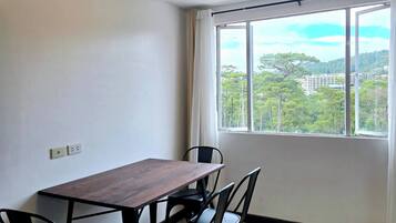 Room, 1 Bedroom | Dining