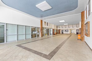 Interior - HHilo Getaway: 2BR Condo w/ Pool, A/C & Incredible Views (Hilo)