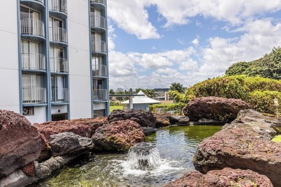 Hilo Lagoon Retreat – 2BR w/View, A/C, Pool
