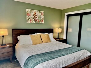 2 bedrooms, iron/ironing board, internet, bed sheets - Hilo Getaway: 2BR Condo w/ Pool, A/C & Incredible Views (Hilo)