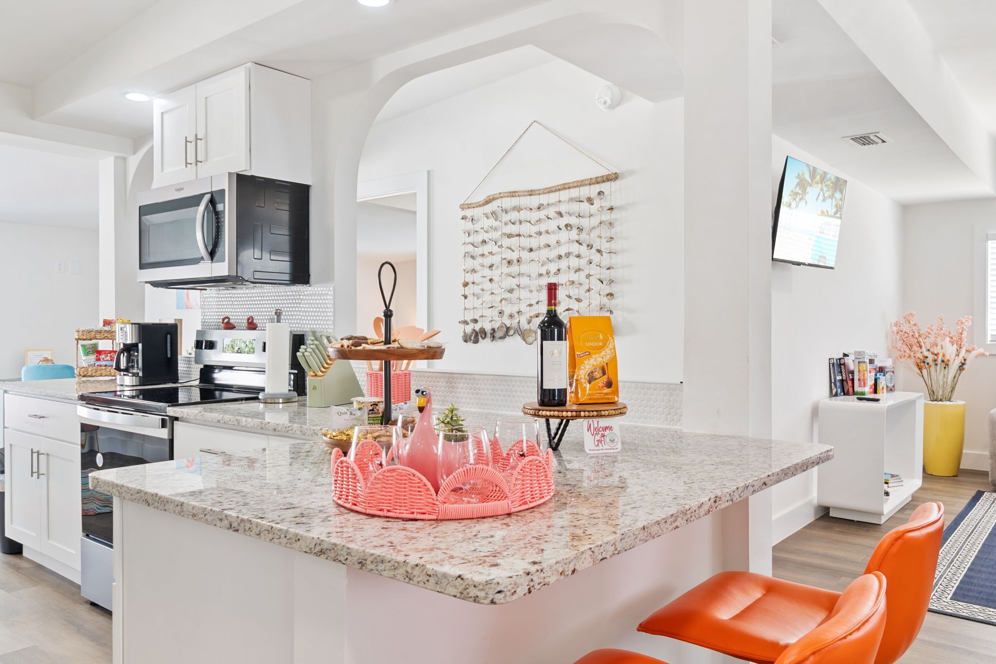 Geladeira, micro-ondas, fogão, cooktop