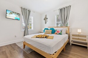 3 bedrooms, desk, iron/ironing board, free WiFi