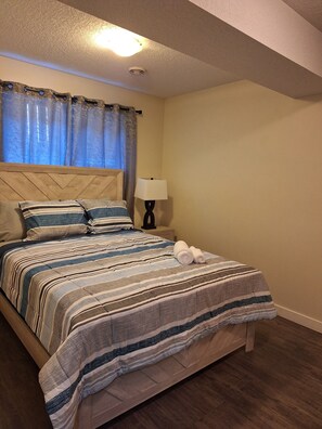 2 chambres, fer et planche à repasser, Wi-Fi, draps fournis