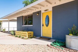 Exterior detail - Route 66 Hope Ranch House (Kingman)