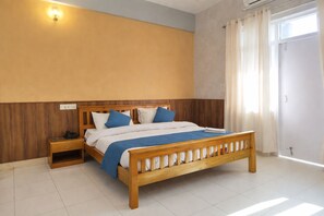 Deluxe Double Room | In-room safe, soundproofing, free WiFi - Hotel OM Digha (Digha)