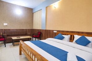 Deluxe Double Room | In-room safe, soundproofing, free WiFi - Hotel OM Digha (Digha)