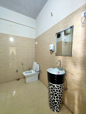 Deluxe Double Room | Bathroom
