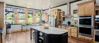 The Howell House (PET FRIENDLY)