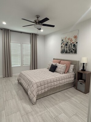 3 bedrooms, iron/ironing board, free WiFi, bed sheets - Newly built,private,and cozy. 6 guest • 3 bedrooms • 3 beds • 2 baths (Houston)