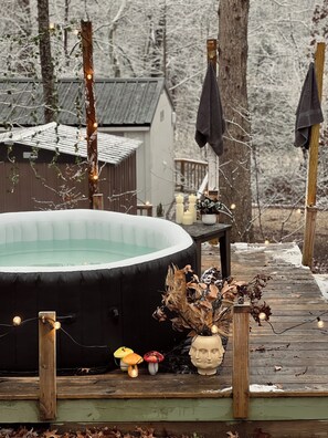 Outdoor spa tub