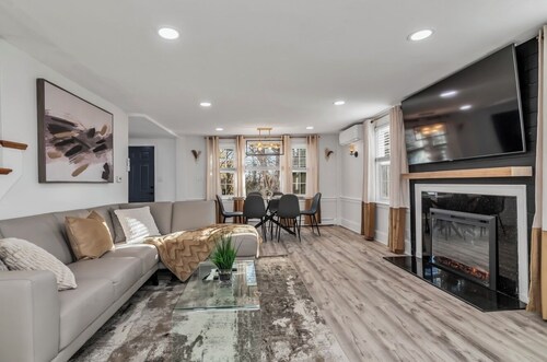 Unique 4bedrooms 2 bathrooms stunning getaway unit