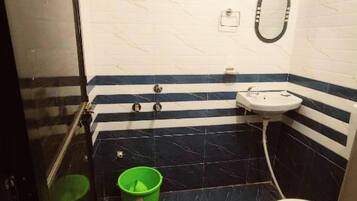 Double Room | Bathroom | Shower, free toiletries, towels, soap