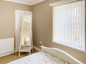 Unclassified image, 4 of 17, button