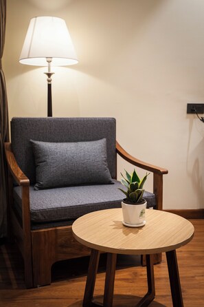 Habitación Deluxe, vistas a la colina | Zona de estar