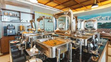 Café da manhã com buffet todos os dias mediante uma taxa