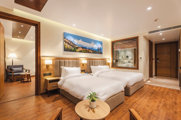 Habitación Deluxe, vista a la colina | Escritorio y espacio para trabajar con laptop 