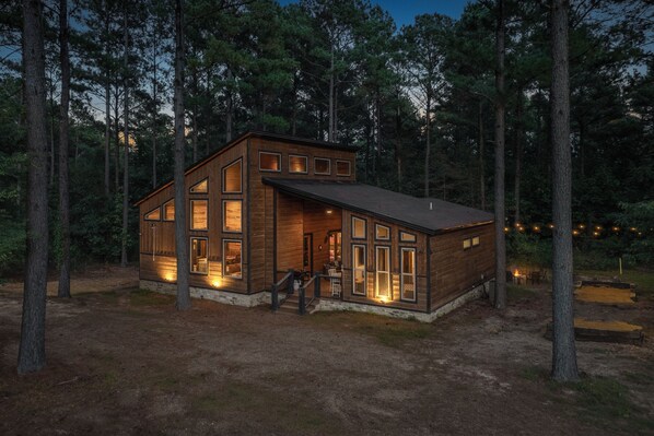 المنشأة من الخارج