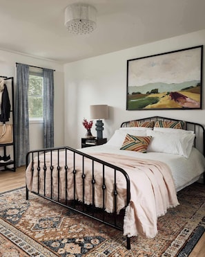 2 bedrooms, iron/ironing board, WiFi, bed sheets