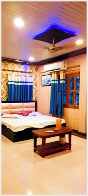 Quarto casal luxo, ar-condicionado | Roupas de cama antialérgicas, Wi-Fi de cortesia