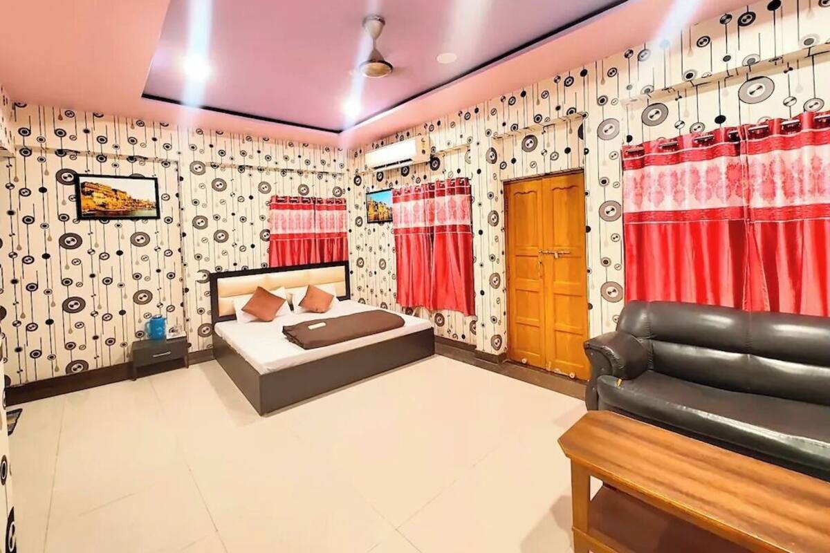 Chambre Deluxe double, climatisation | Literie hypoallergĂ©nique, coffre-fort, bureau, systĂšme dâinsonorisation