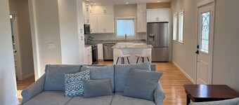 Immaculate and private 2-bedroom house, close to everything, pet friendly