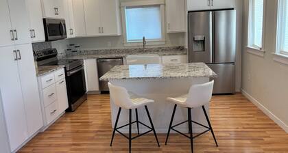 Immaculate and private 2-bedroom house, close to everything, pet friendly