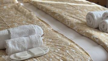 2 chambres, coffres-forts dans les chambres, bureau