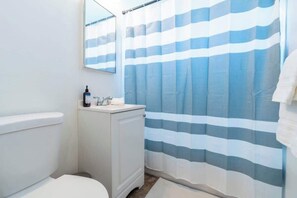 Shower, towels, shampoo