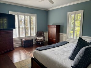 2 chambres, bureau, fer et planche à repasser, lit parapluie