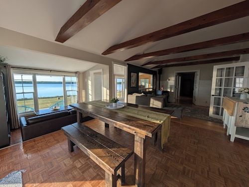 Coastal Vista - Year-Round Beachfront Getaway on the Gulf of St. Lawrence