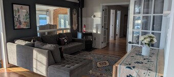 Autumn Beachfront Getaway - Coastal Calm & Comfort